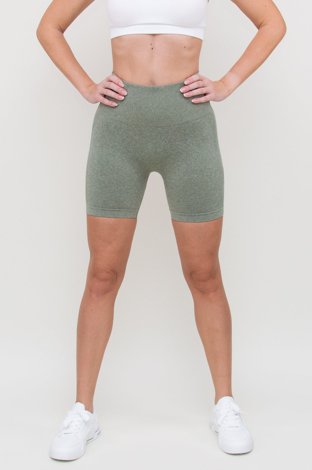 Šortai "Scrunch Army Green"