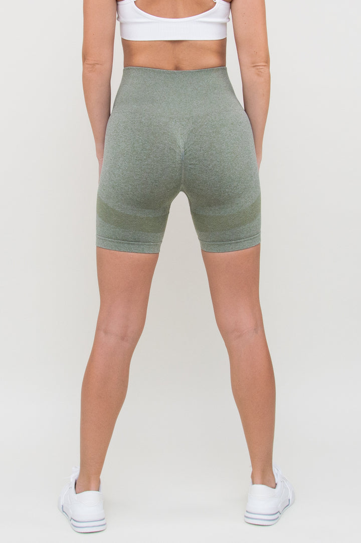 Šortai "Scrunch Army Green"