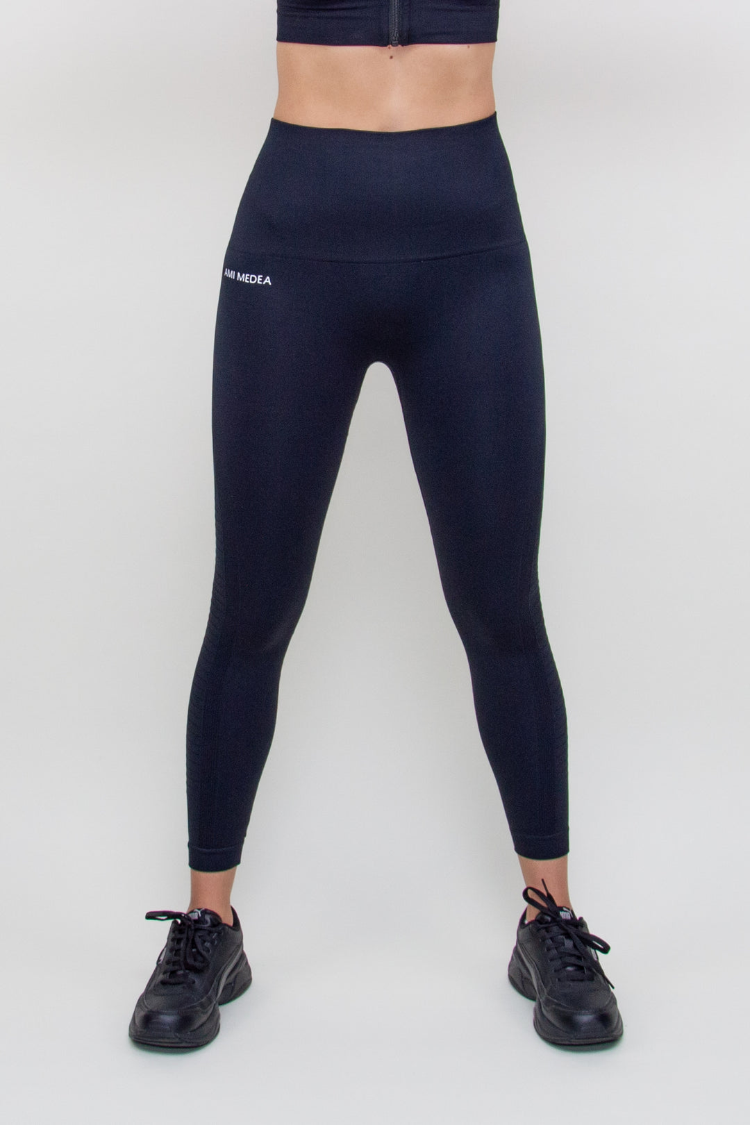 Tamprės "Simple Black"