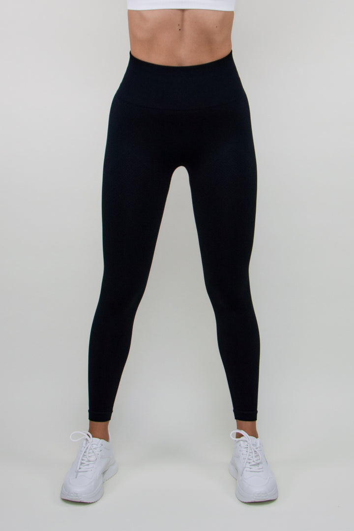 Tamprės "Compression Black Figure"