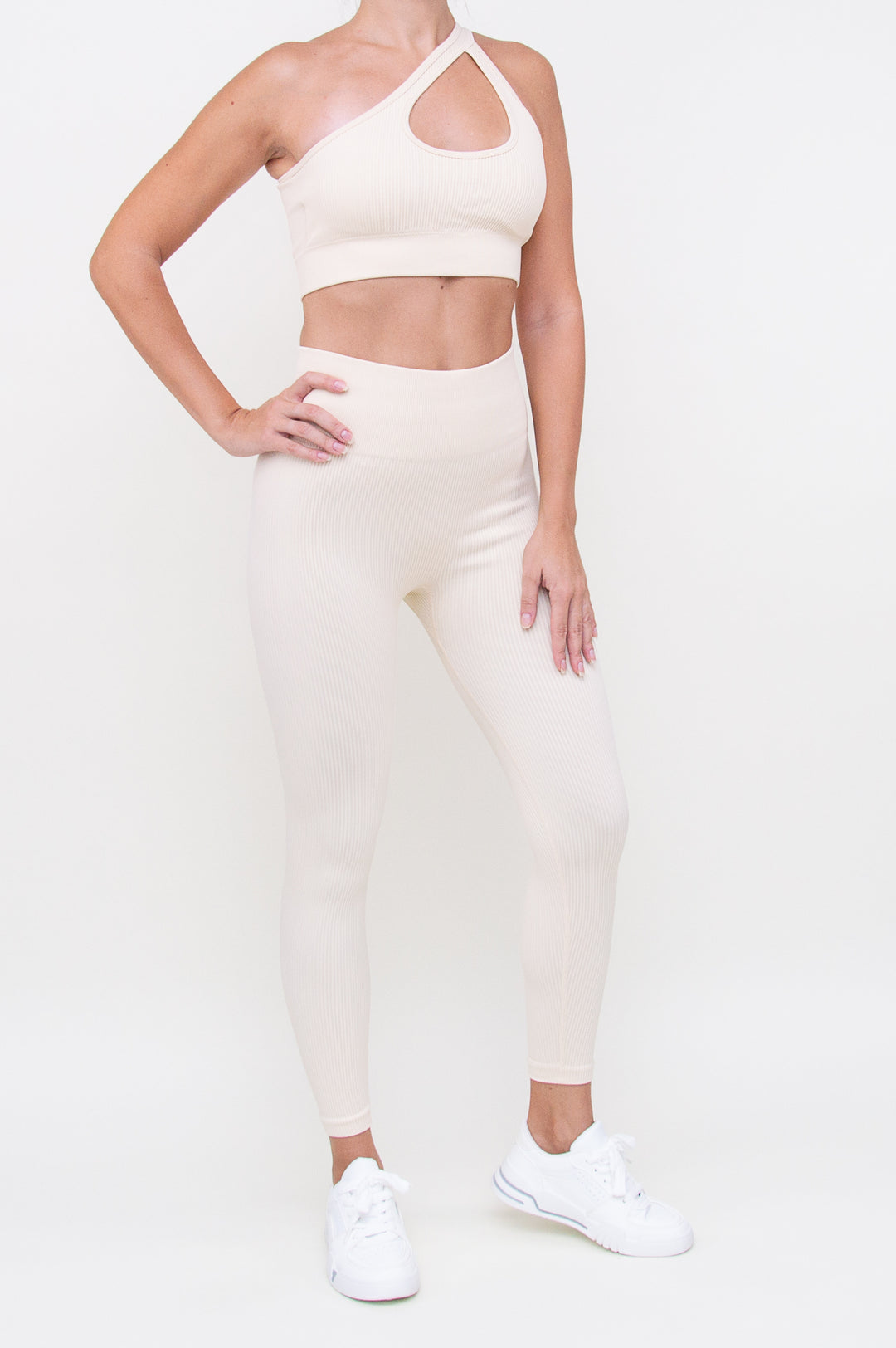 Kostiumas "One Shoulder Beige"