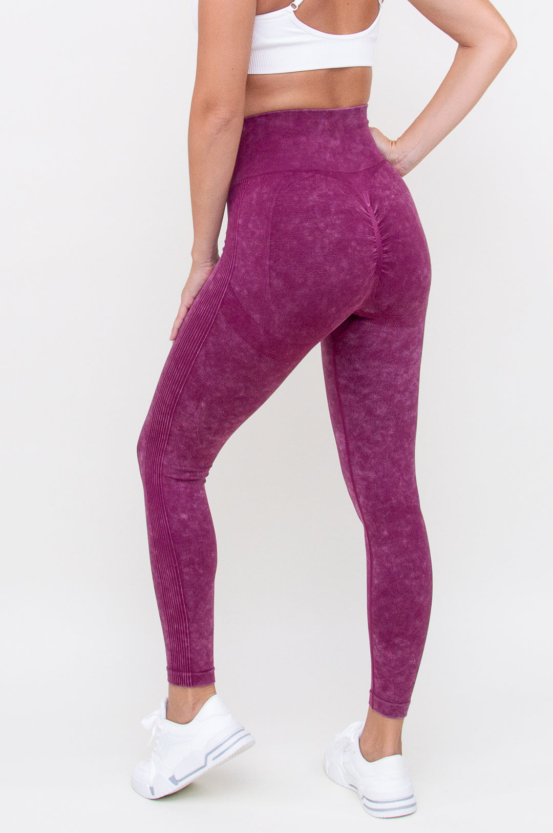 Tamprės "Velvet Red Violet"