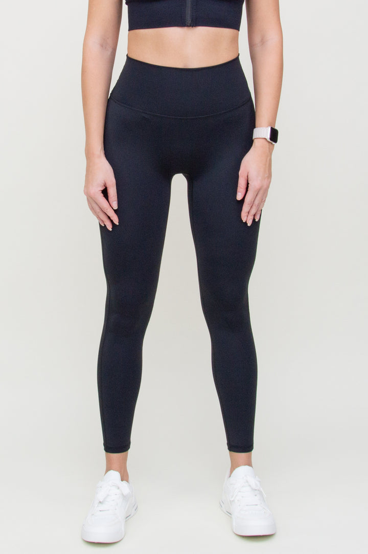 Tamprės "Black Basic"